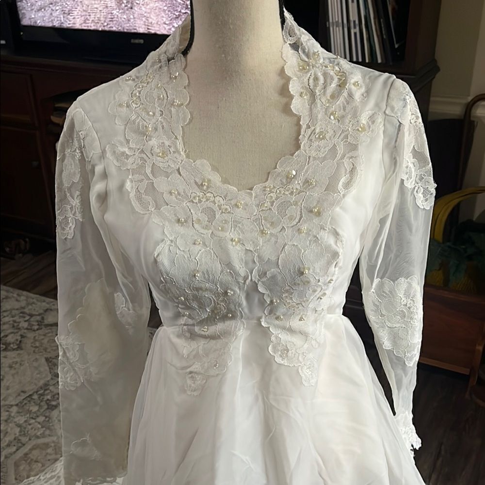 Elegant White Lace Dress vintage